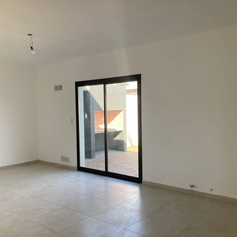 En Venta – Departamento PH a Estrenar en Angueira 1792, Lobos