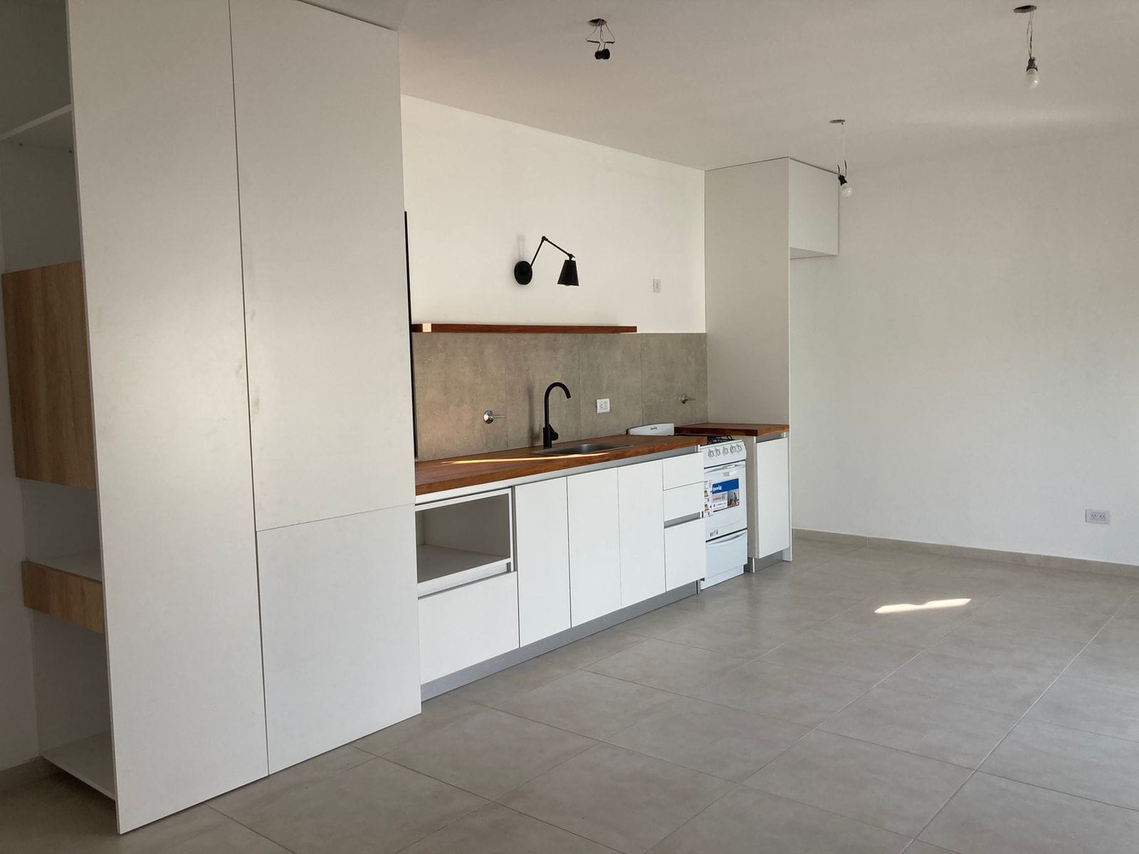 En Venta – Departamento PH a Estrenar en Angueira 1792, Lobos