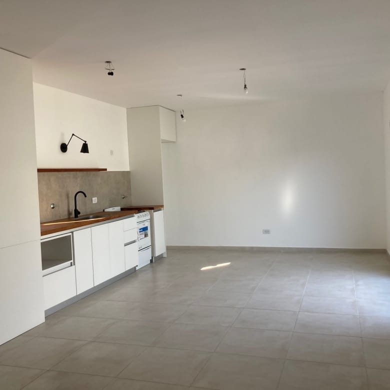En Venta – Departamento PH a Estrenar en Angueira 1792, Lobos