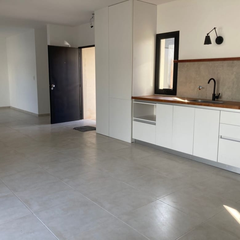 En Venta – Departamento PH a Estrenar en Angueira 1792, Lobos