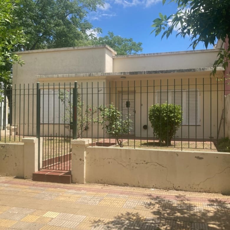 Casa en Venta en Lobos (2 Dorm – 250 m²)