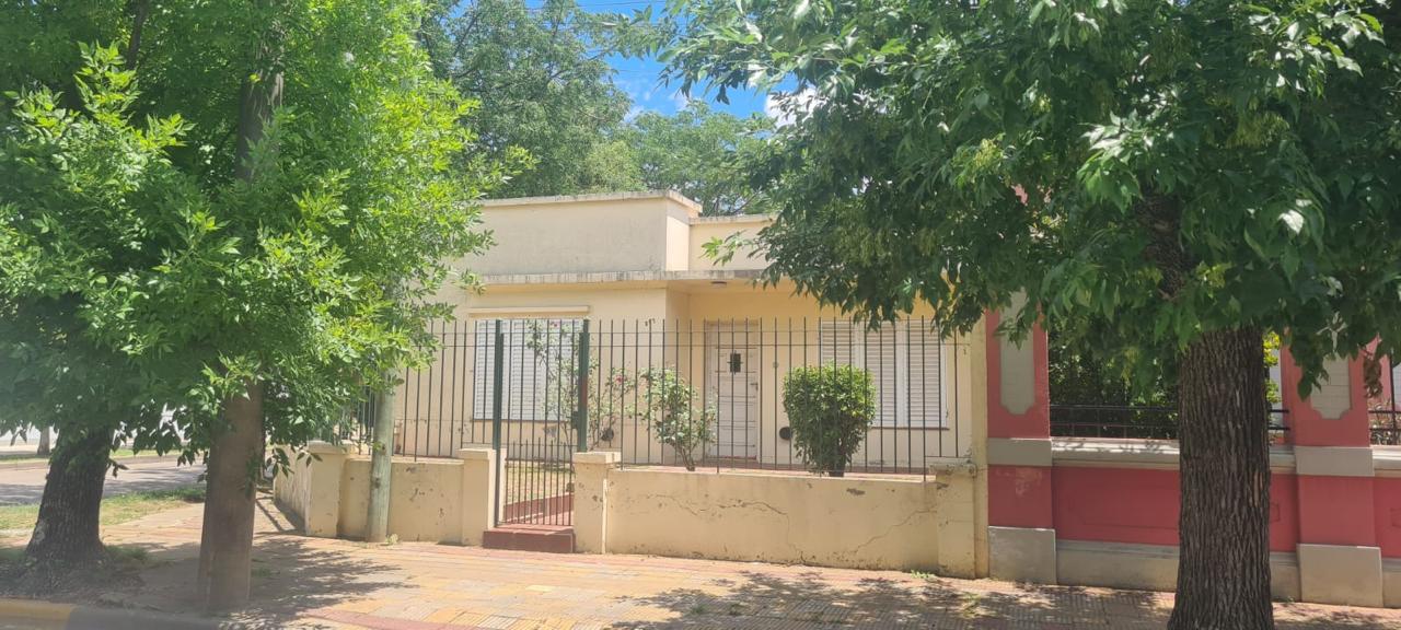 Casa en Venta en Lobos (2 Dorm – 250 m²)