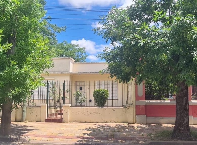 Casa en Venta en Lobos (2 Dorm – 250 m²)