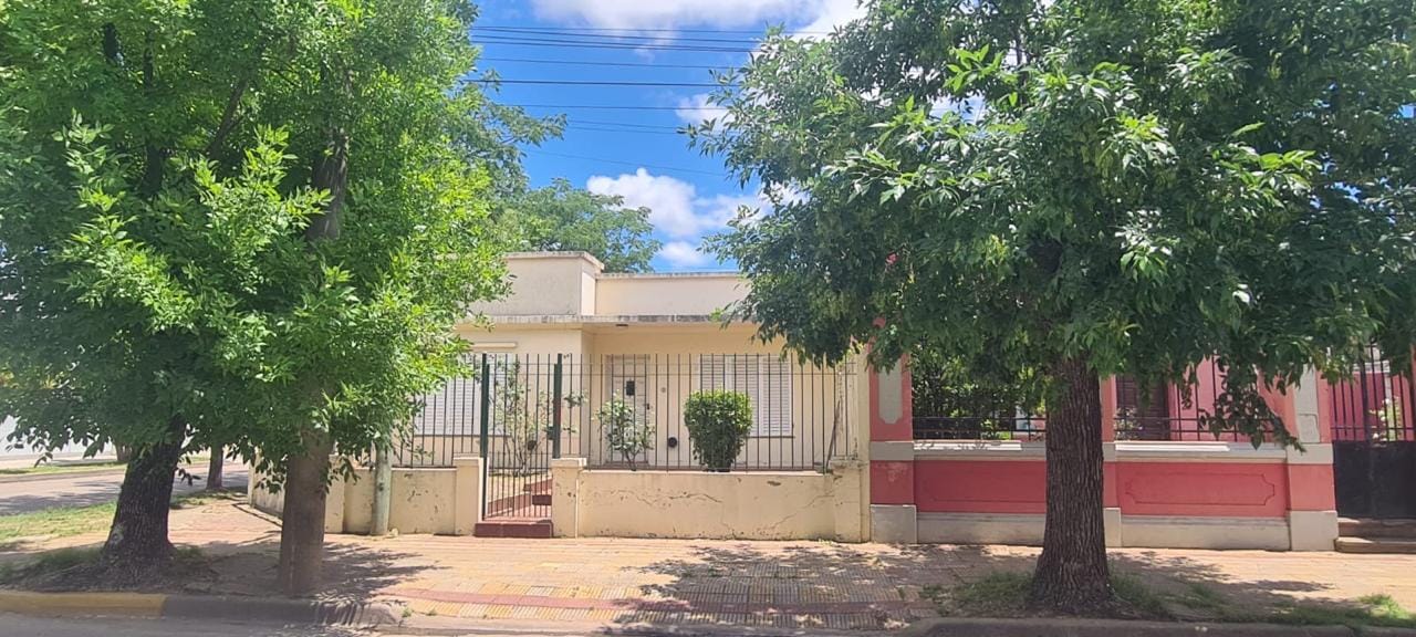 Casa en Venta en Lobos (2 Dorm – 250 m²)