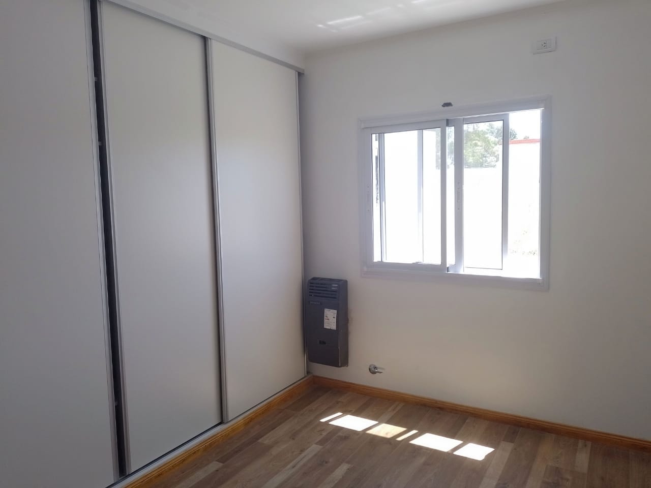 Casa a Estrenar en Venta en Villa Margarita, Lobos (2 Dorm – 525 m²)
