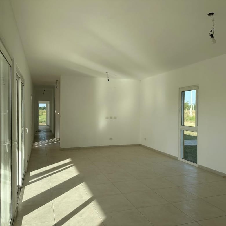 Casa a Estrenar en Venta en Lobos (3 Dorm – 2000 m²)