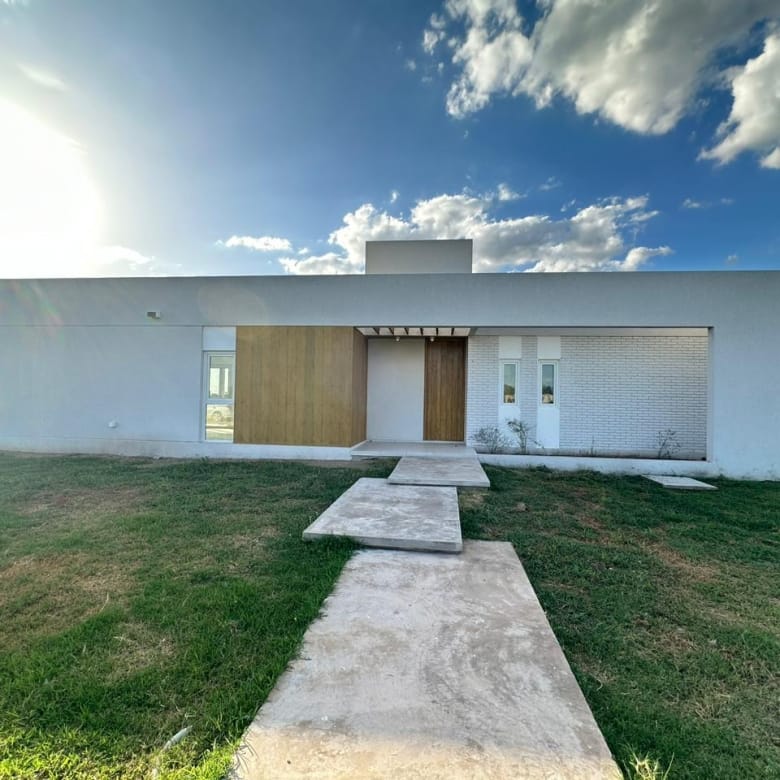 Casa a Estrenar en Venta en Lobos (3 Dorm – 2000 m²)