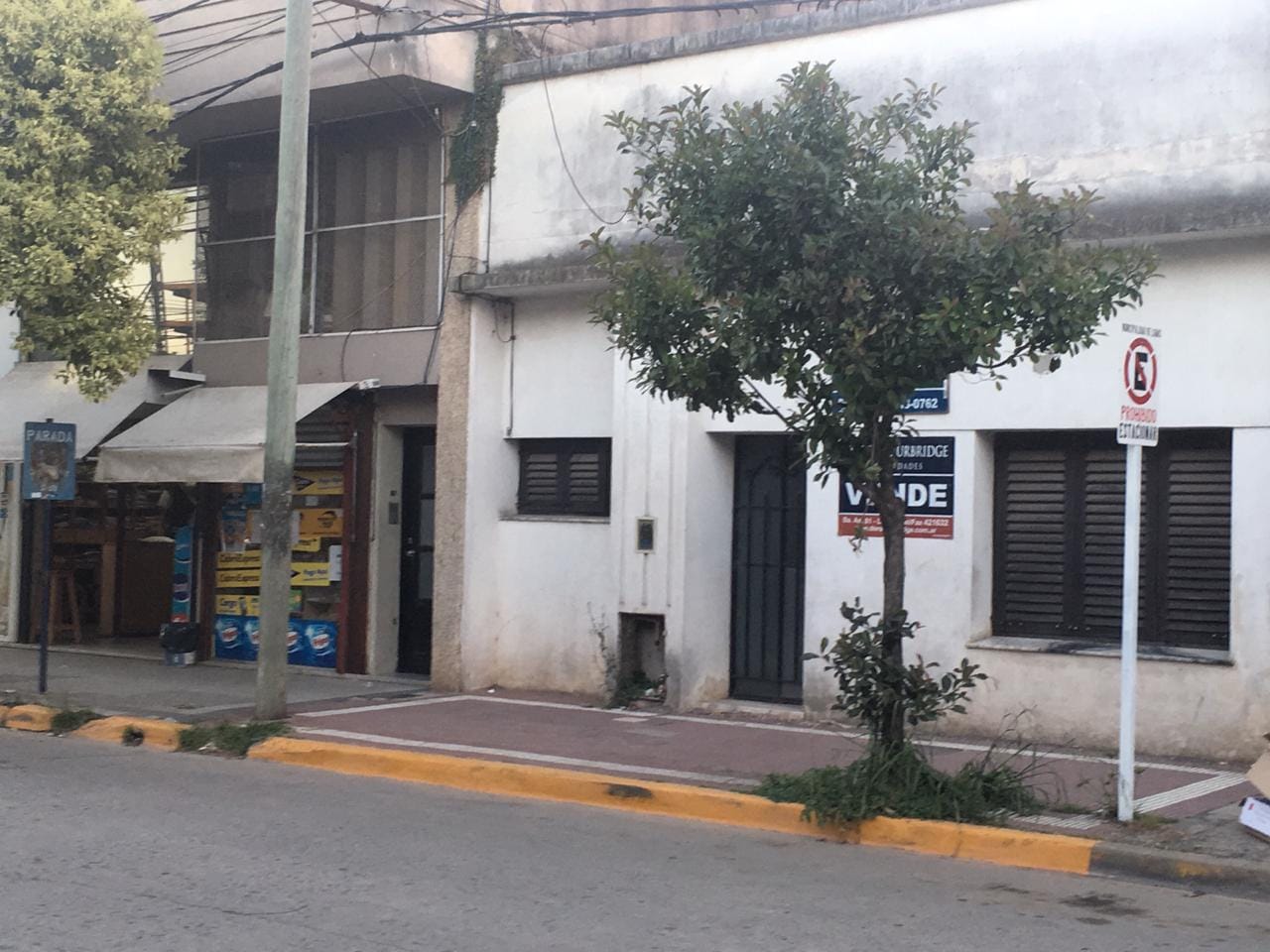 Casa a una cuadra de la plaza 1810 Lobos