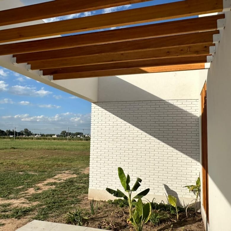 Casa a Estrenar en Venta en Lobos (3 Dorm – 2000 m²)