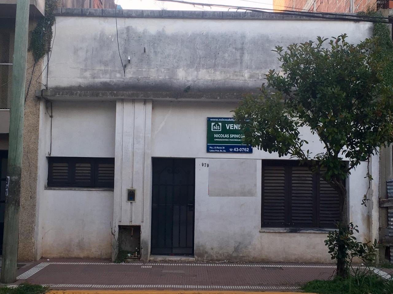 Casa a una cuadra de la plaza 1810 Lobos