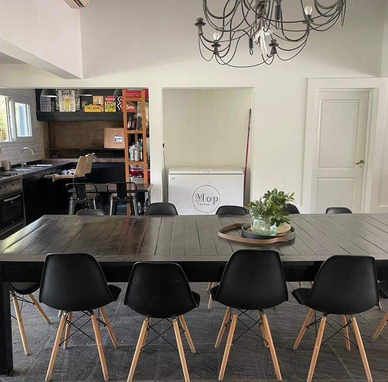 En Venta – Hermosa Casa Céntrica con Piscina en Lobos