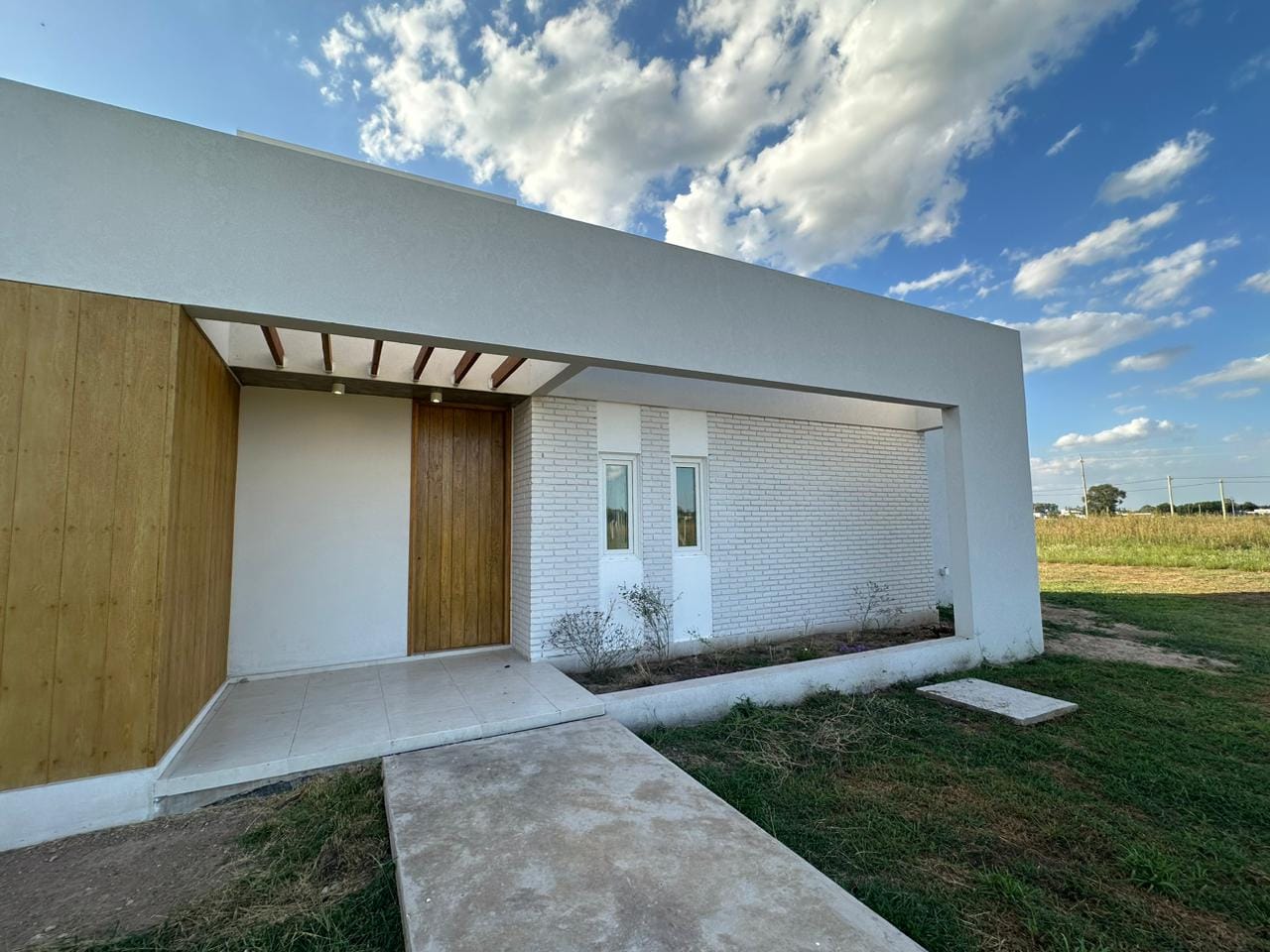 Casa a Estrenar en Venta en Lobos (3 Dorm – 2000 m²)