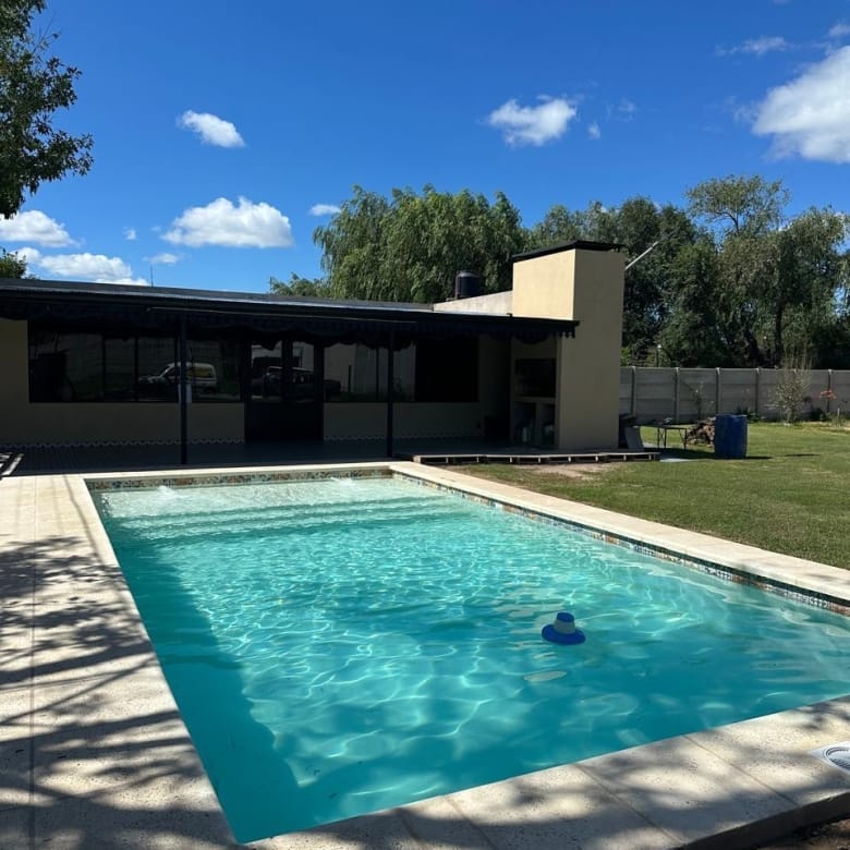 Quinta con Pileta en Venta en Salta y Brawn, Lobos (324 m²)