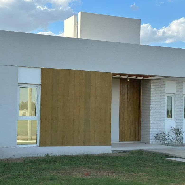 Casa a Estrenar en Venta en Lobos (3 Dorm – 2000 m²)