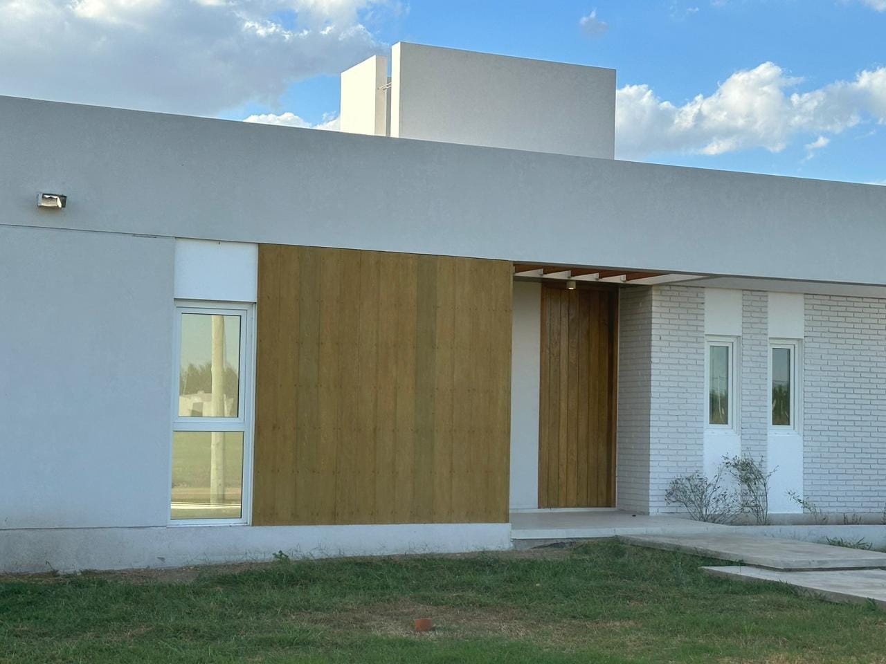 Casa a Estrenar en Venta en Lobos (3 Dorm – 2000 m²)
