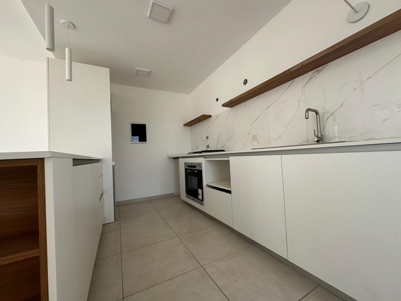 Casa a Estrenar en Venta en Lobos (3 Dorm – 2000 m²)