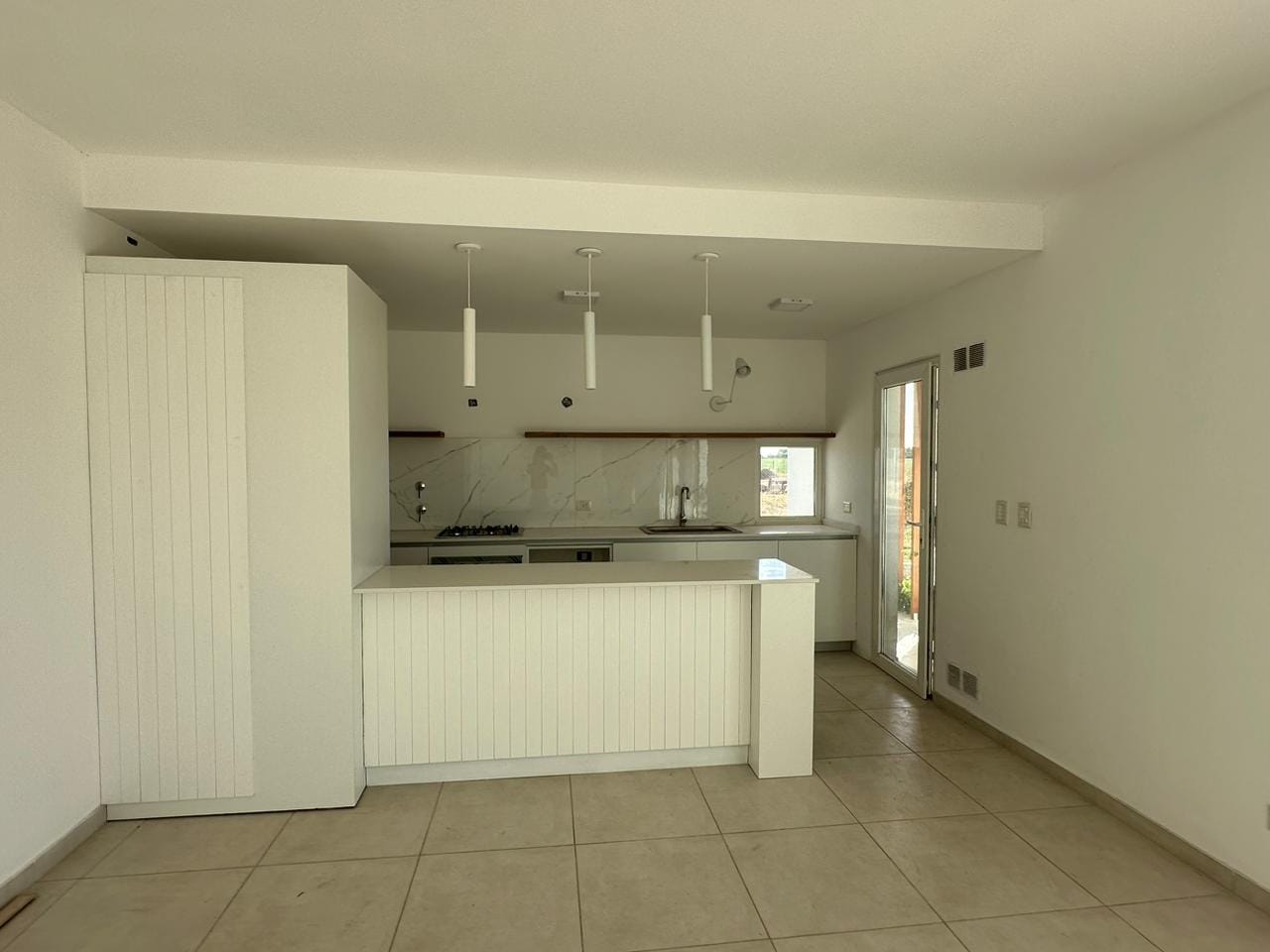 Casa a Estrenar en Venta en Lobos (3 Dorm – 2000 m²)