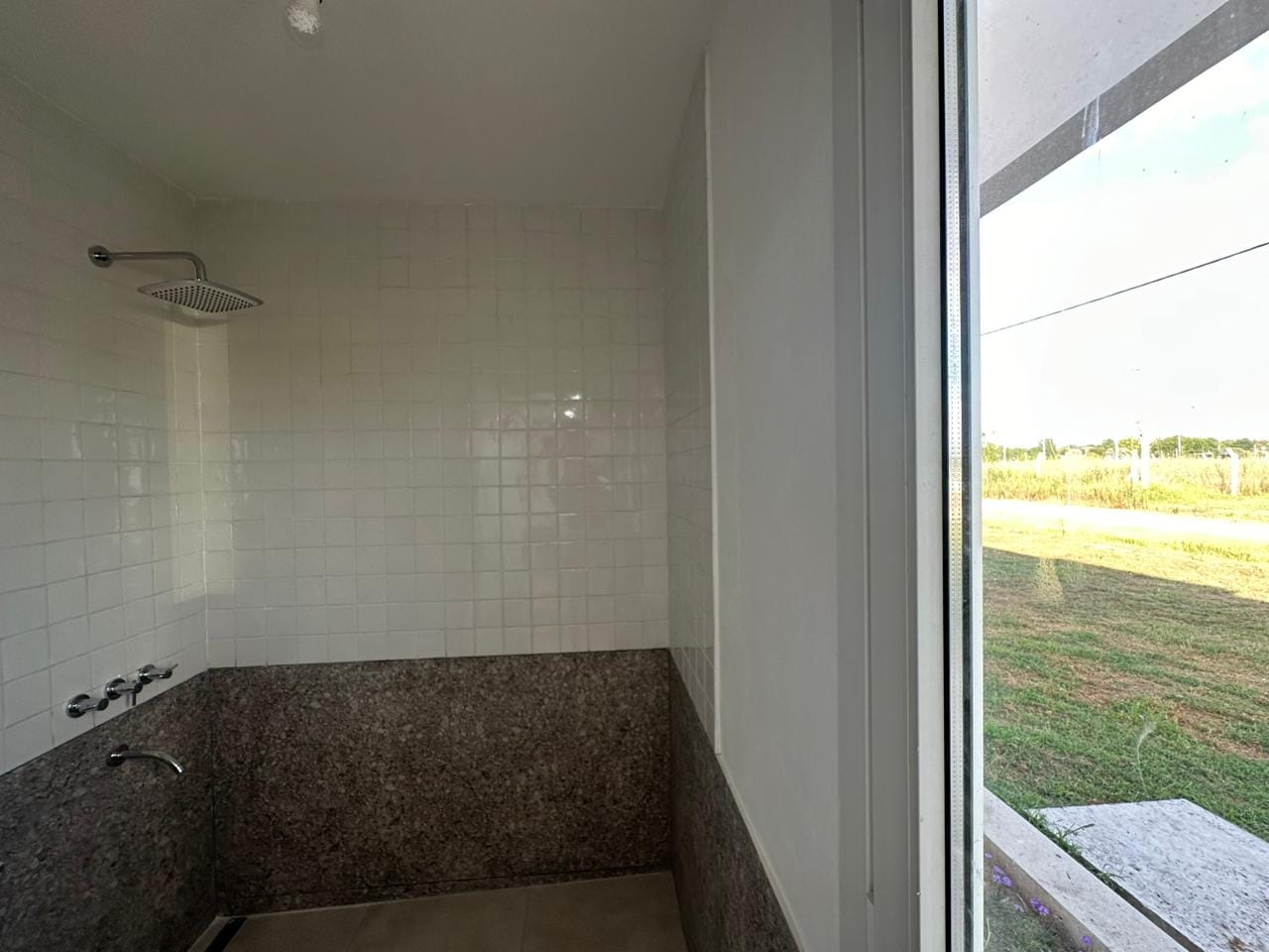 Casa a Estrenar en Venta en Lobos (3 Dorm – 2000 m²)