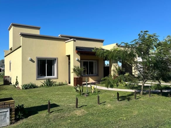 Casa en Venta en Club de Campo La Federala, Lobos (2 Dorm)