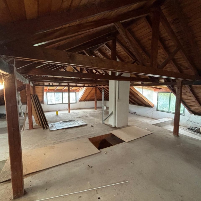 Chalet con Quincho en Venta en Lobos