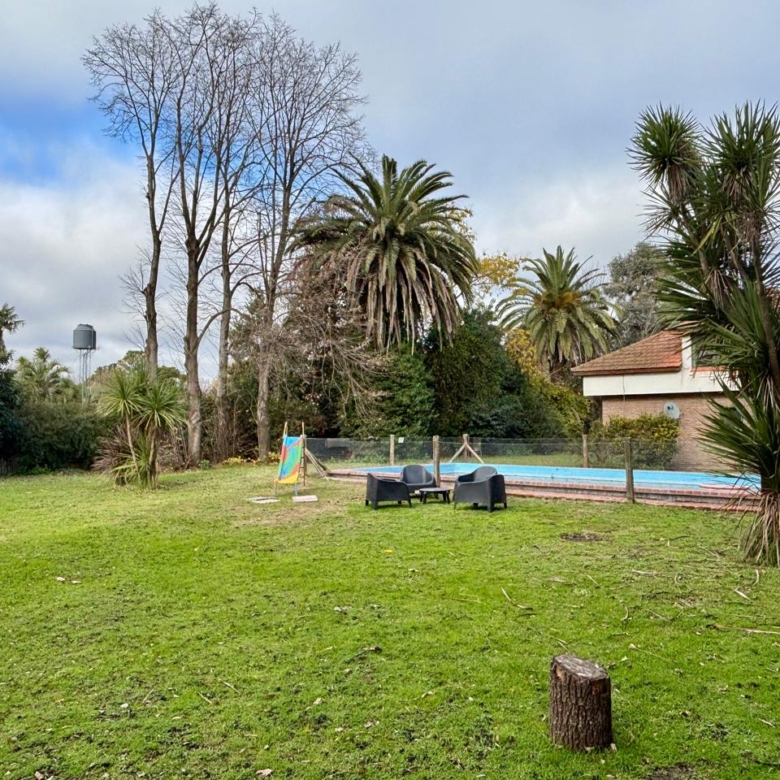 Chalet con Quincho en Venta en Lobos