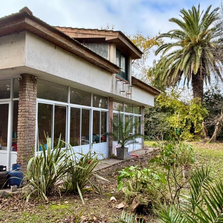 Chalet con Quincho en Venta en Lobos