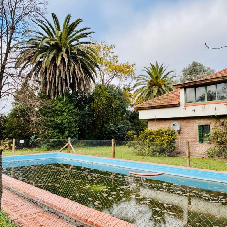 Chalet con Quincho en Venta en Lobos