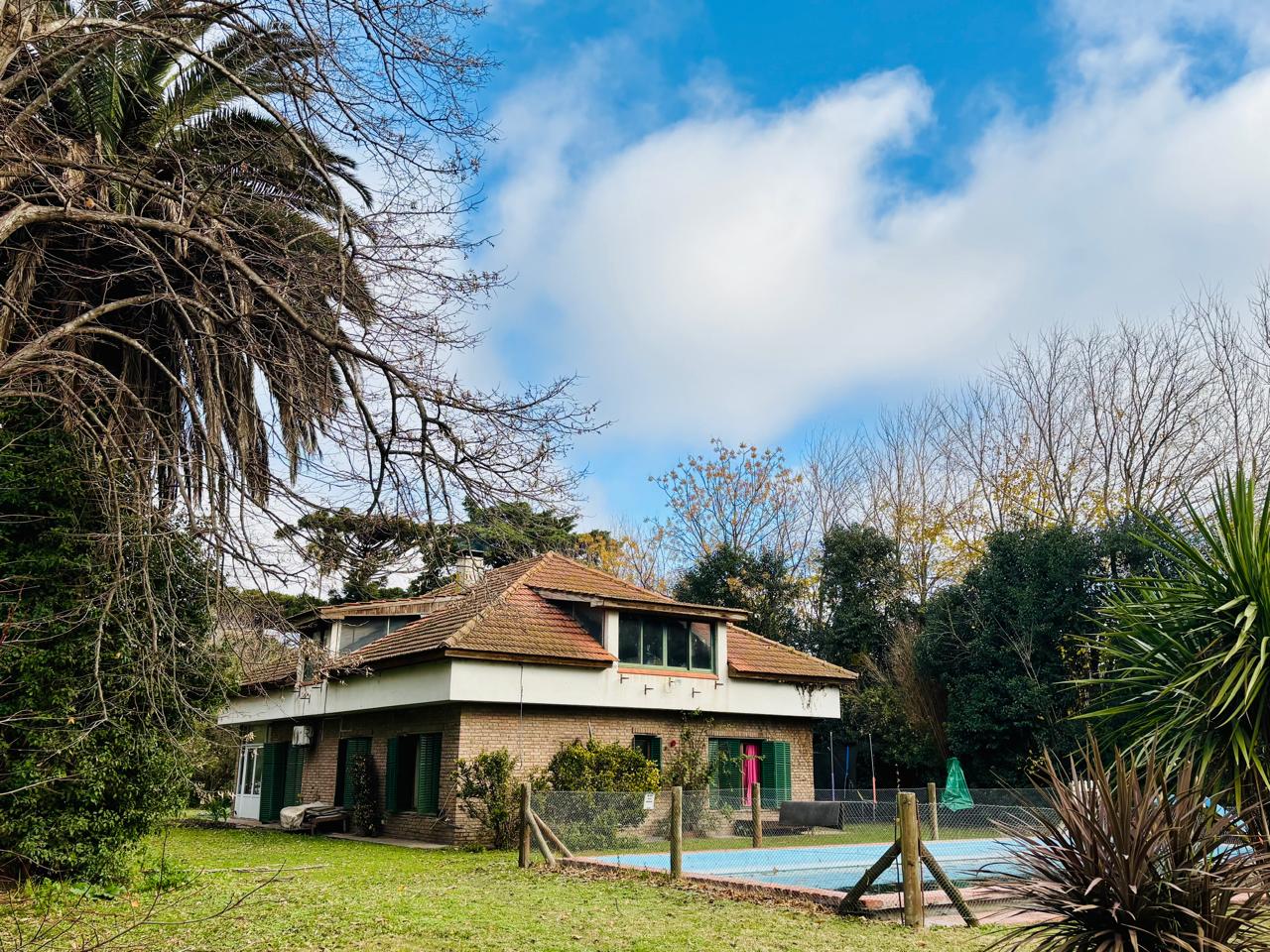 Chalet con Quincho en Venta en Lobos
