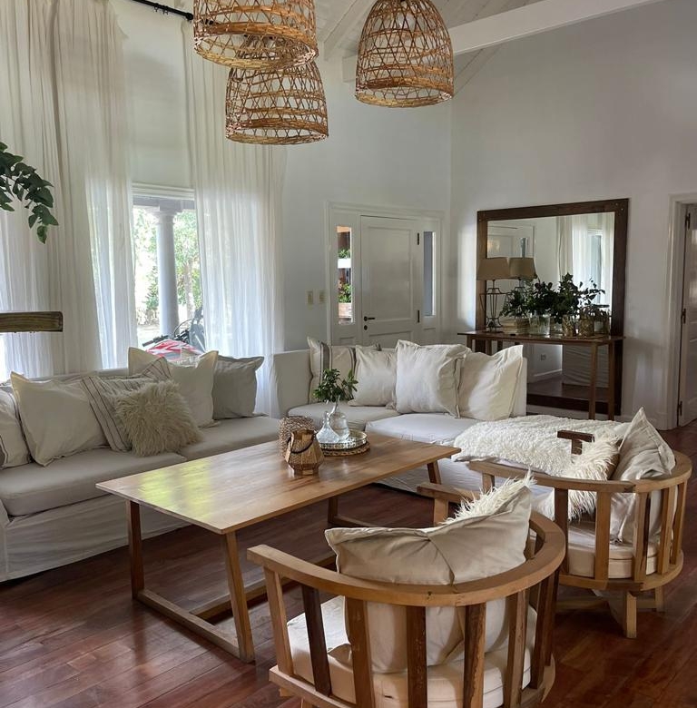 Casa en Venta en Lobos – A 7 Cuadras del Centro, con Piscina y Quincho
