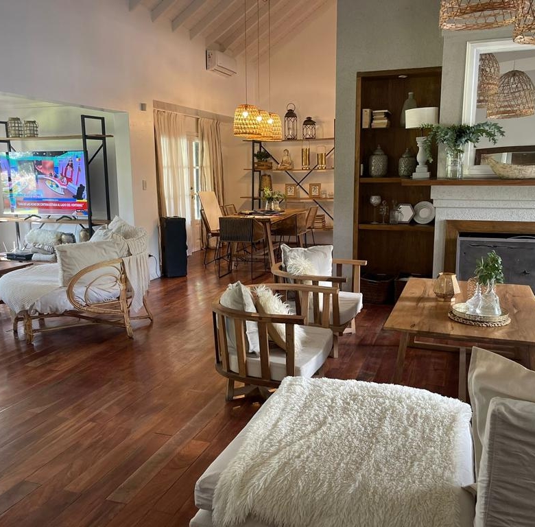 Casa en Venta en Lobos – A 7 Cuadras del Centro, con Piscina y Quincho