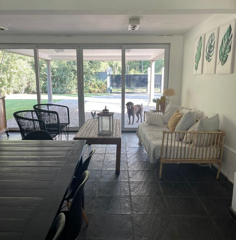 Casa en Venta en Lobos – A 7 Cuadras del Centro, con Piscina y Quincho