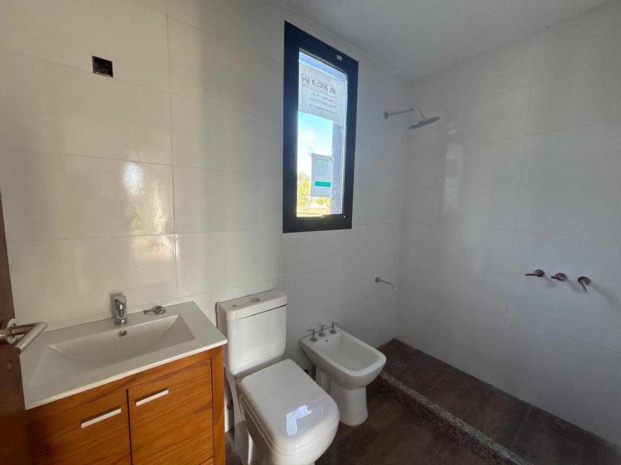 Casa a Estrenar en Venta en Club de Campo La Federala, Lobos (3 Dorm – 1200 m²)