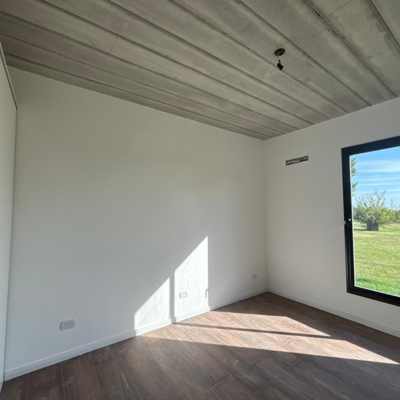 Casa a Estrenar en Venta en Club de Campo La Federala, Lobos (3 Dorm – 1200 m²)