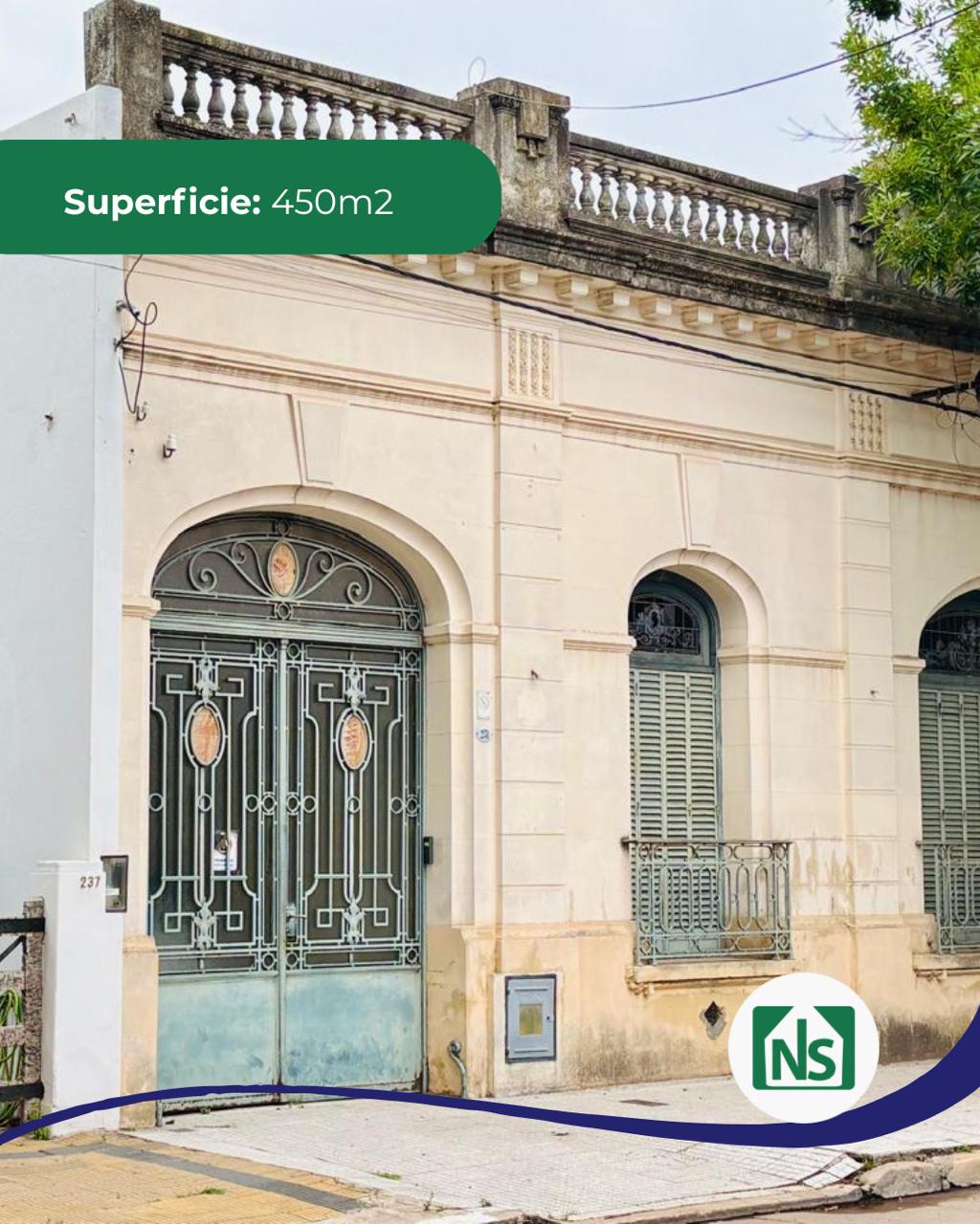 Casa ANTIGUA en Venta en el CENTRO DE LOBOS.