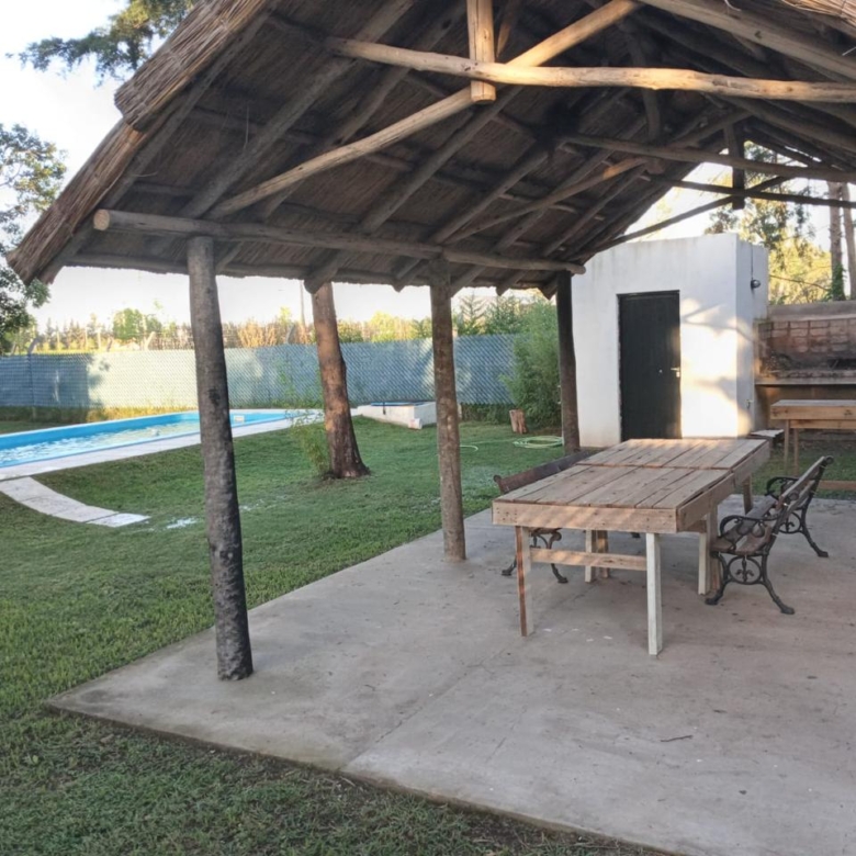 Quinta con Quincho y Pileta en Venta en Calle 141, Lobos (470 m²)