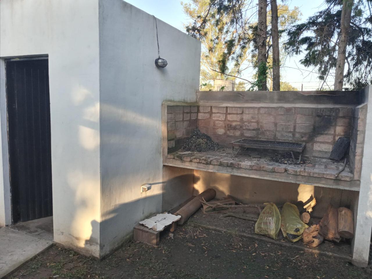 Quinta con Quincho y Pileta en Venta en Calle 141, Lobos (470 m²)
