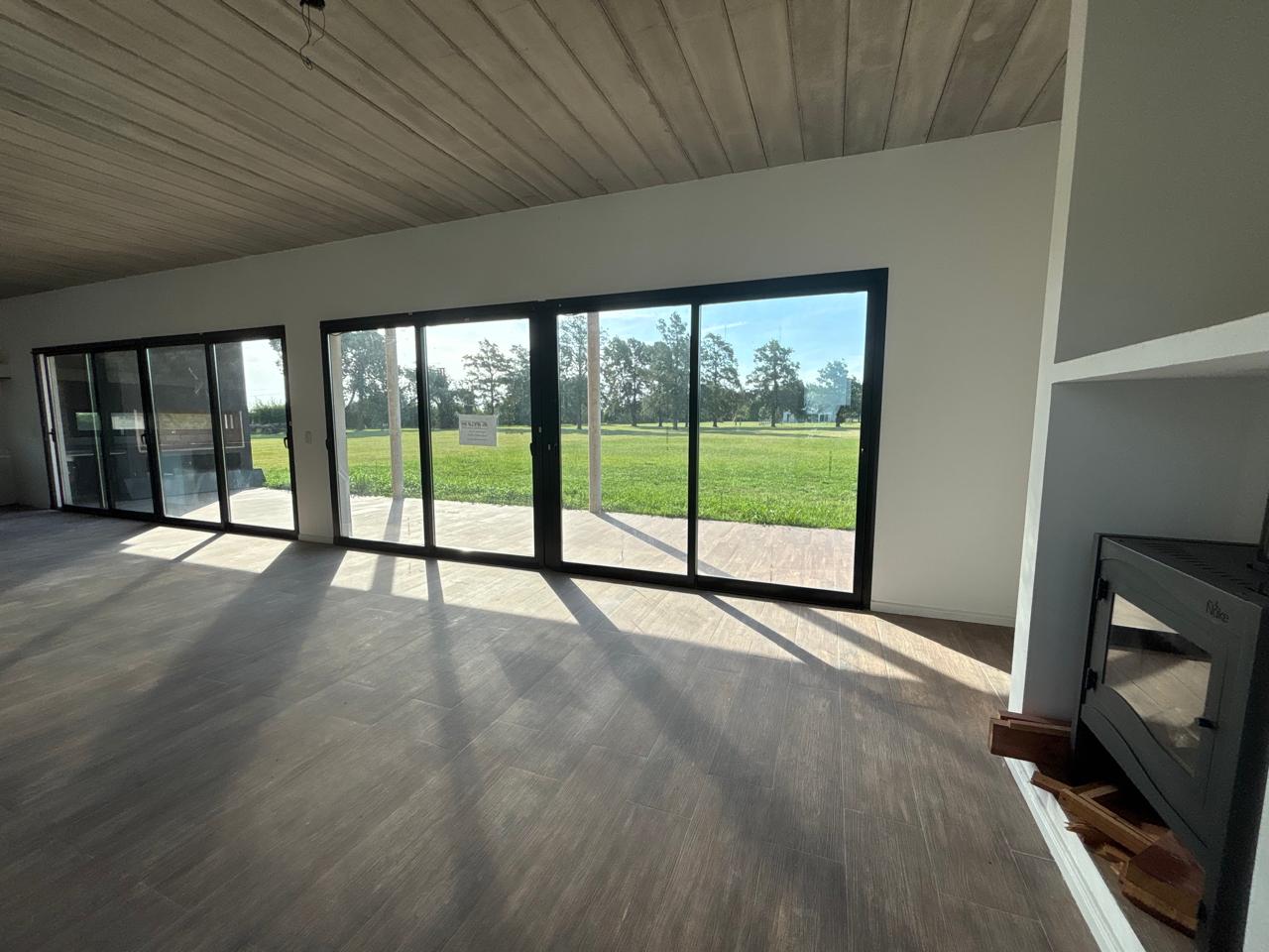 Casa a Estrenar en Venta en Club de Campo La Federala, Lobos (3 Dorm – 1200 m²)