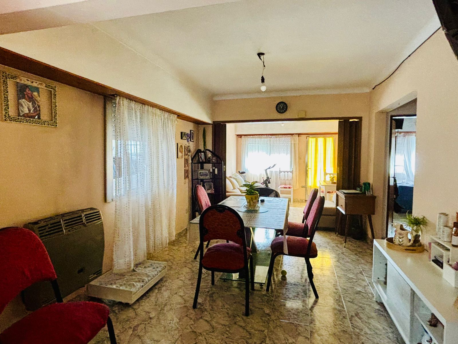Venta de casa en LOBOS con 2 dormitorios.