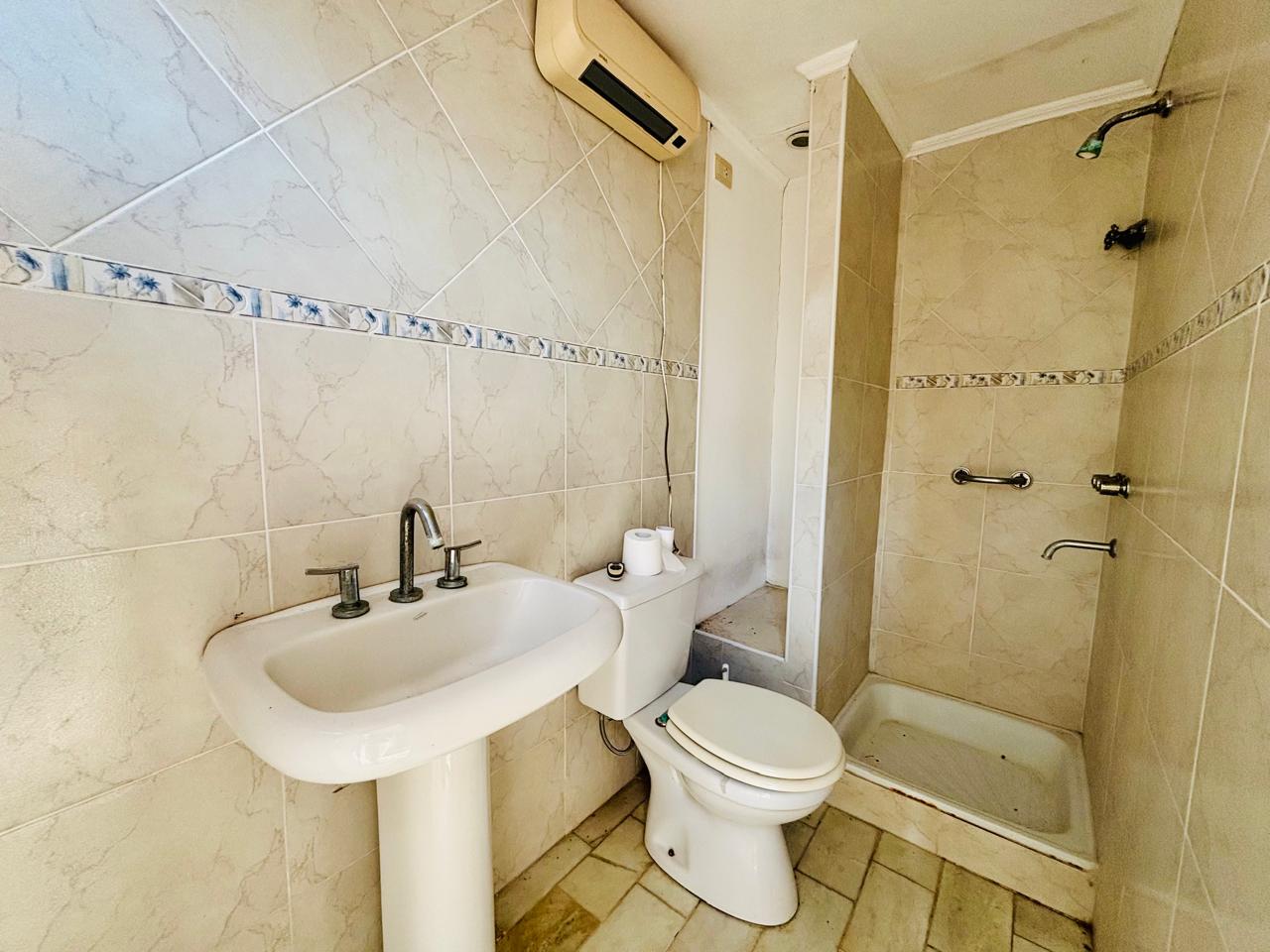 Venta de casa en LOBOS con 2 dormitorios.