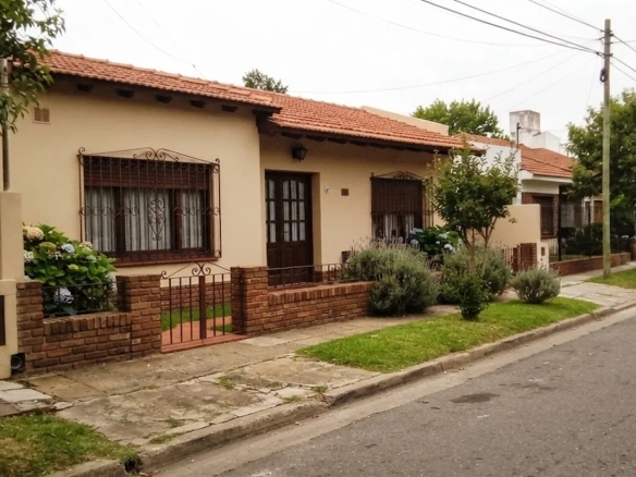Casa En Venta En Lobos - fachada-frente | Nicolás Spinosa Inmobiliaria